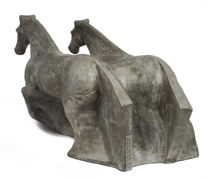 Скульптура «Лошади». Россия, автор Петр Зайцев. 2020. Бетон. Размер 43x20x23 см.
