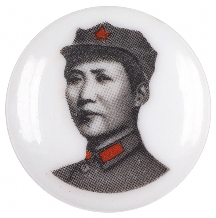 Нагрудный значок с портретом Мао Цзэдуна (№ 9). Б.м., б.г. [Китай, 1970-е гг.].