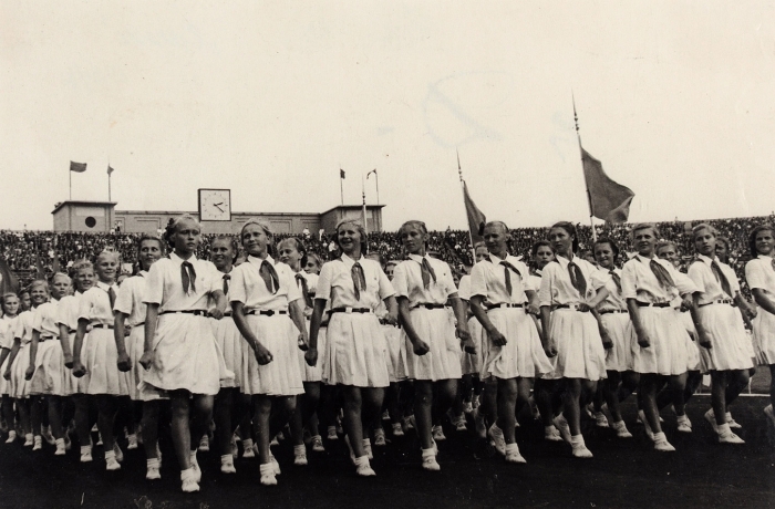 Фотография: Спортивный фестиваль на стадионе «Динамо» в Москве. [Конец 1930-х — начало 1950-х гг.].