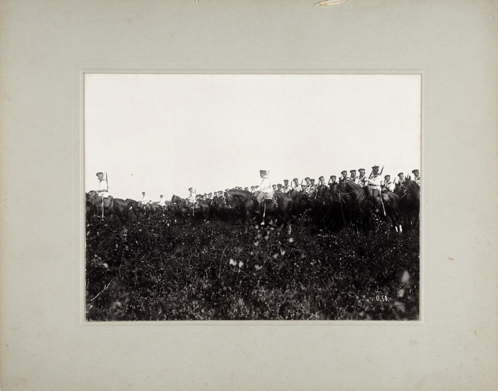 Лот из двух фотографий с учений Лейб-гвардии Уланского Ее Величества полка. [Б.м., 1907].