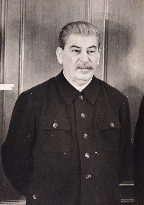 Лот из двух фотографий И. Сталина. Б.м., б.г.